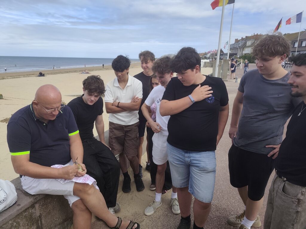 Austern-Verkostung an der Strandpromenade am Juno Beach